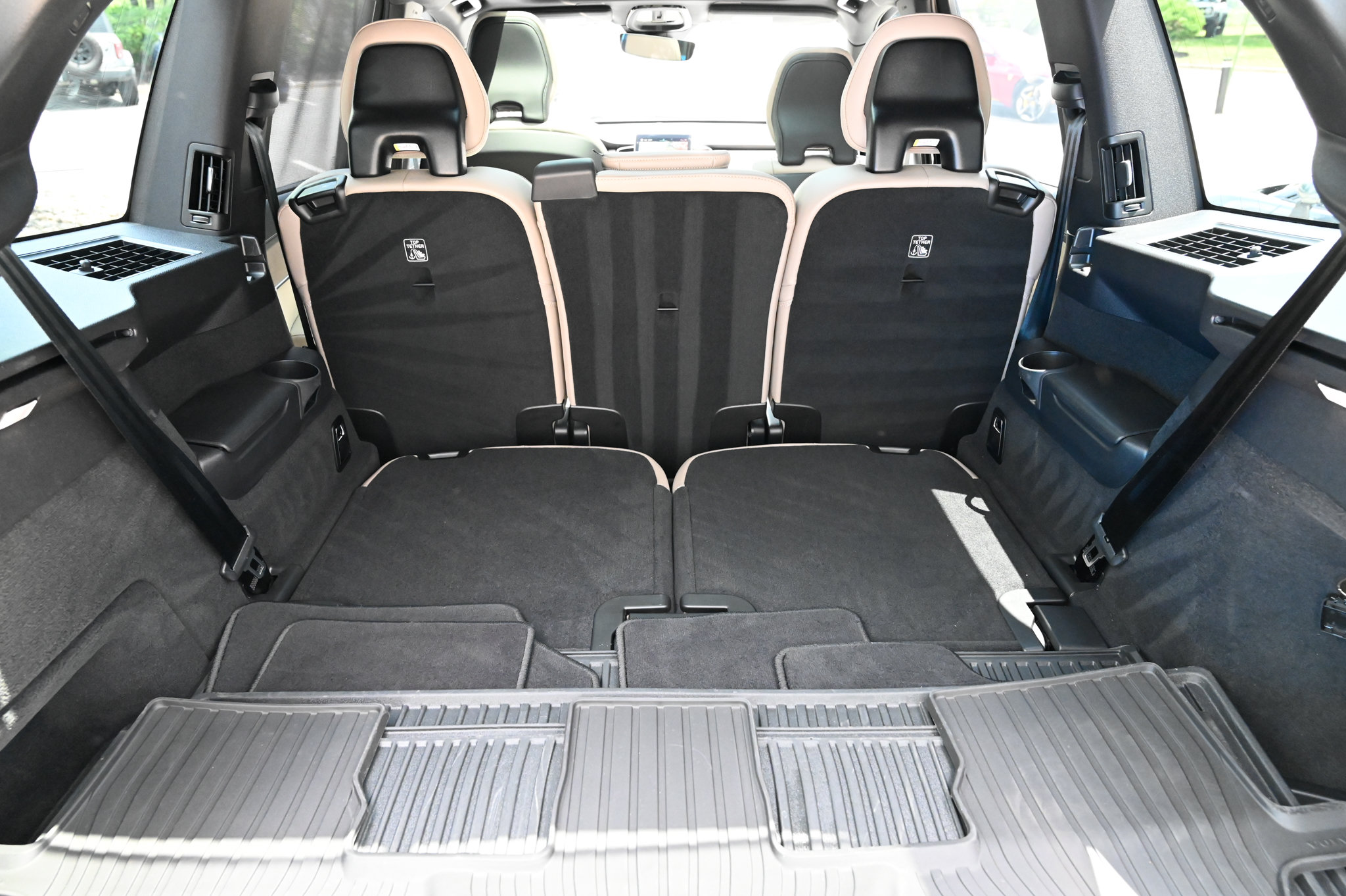Used 2025 Volvo XC90 T8 Ultra w/ Protection Package Premier AWD/4WD image 45