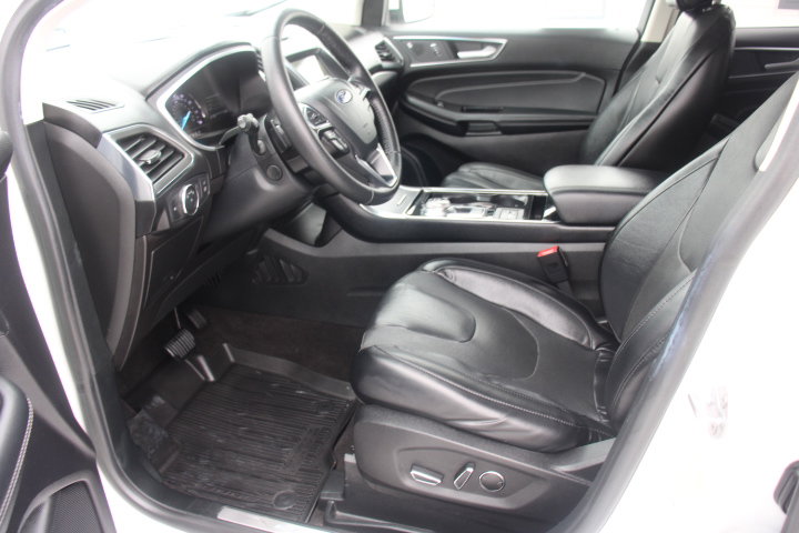 Used 2019 Ford Edge Titanium w/ Equipment Group 301A AWD/4WD image 11