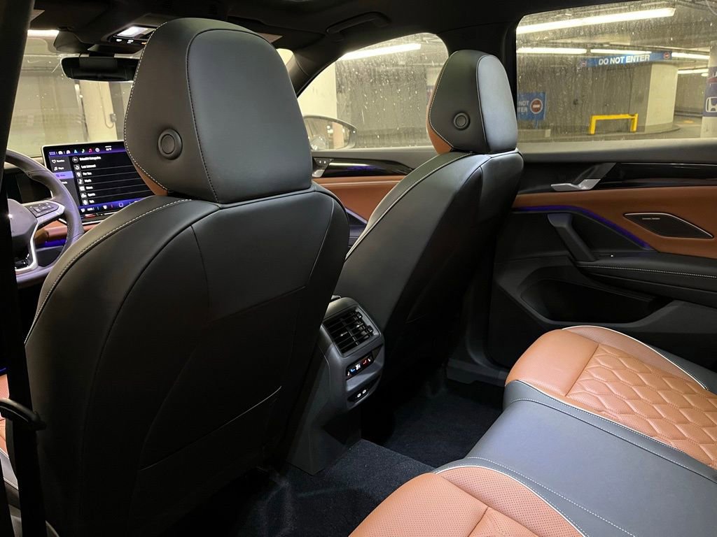 Certified 2025 Volkswagen Tiguan SEL R-Line image 23