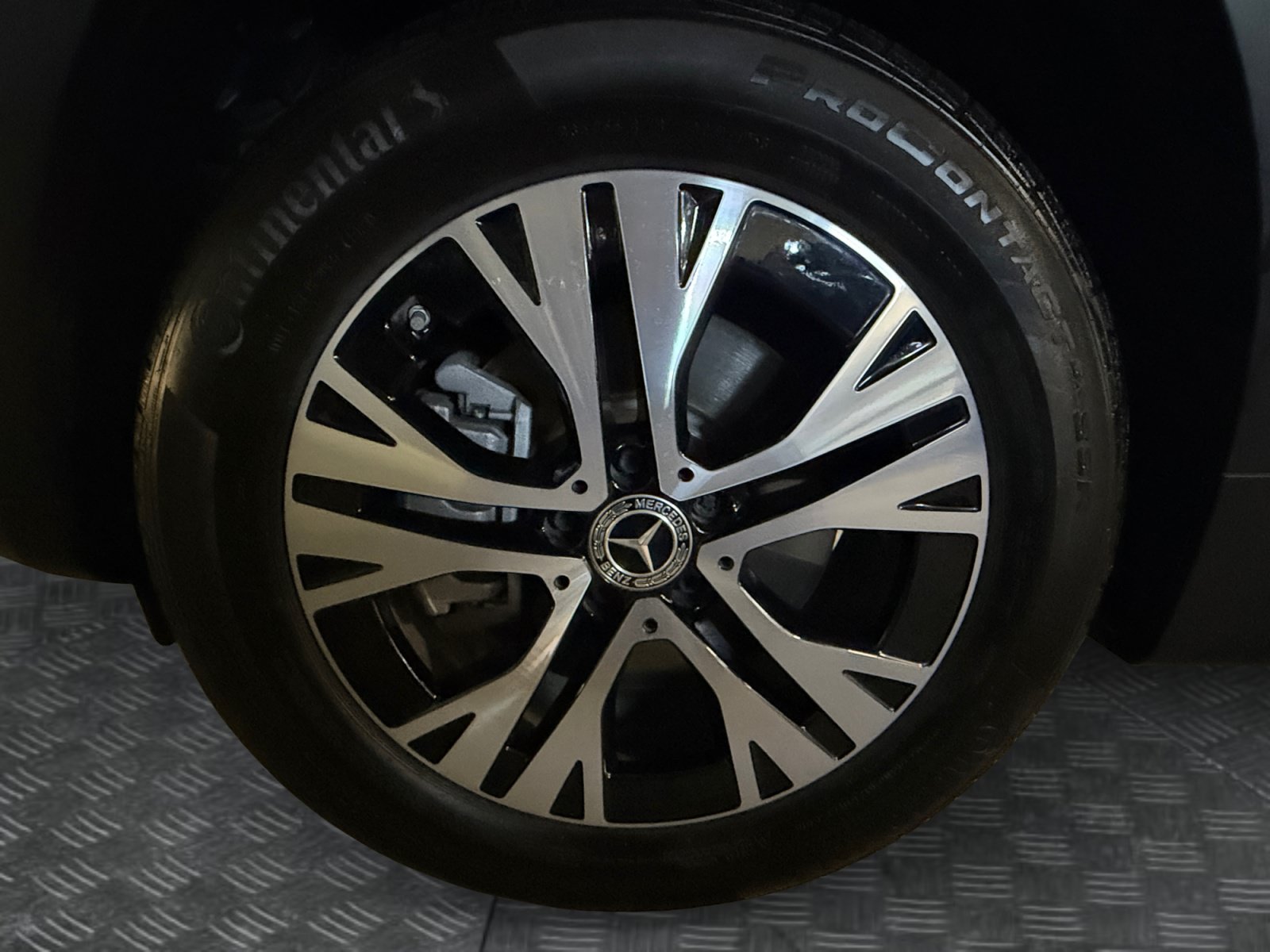 Certified 2025 Mercedes-Benz GLB 250 image 9