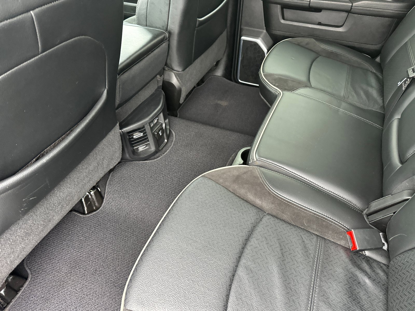 Used 2024 RAM 2500 Laramie image 12