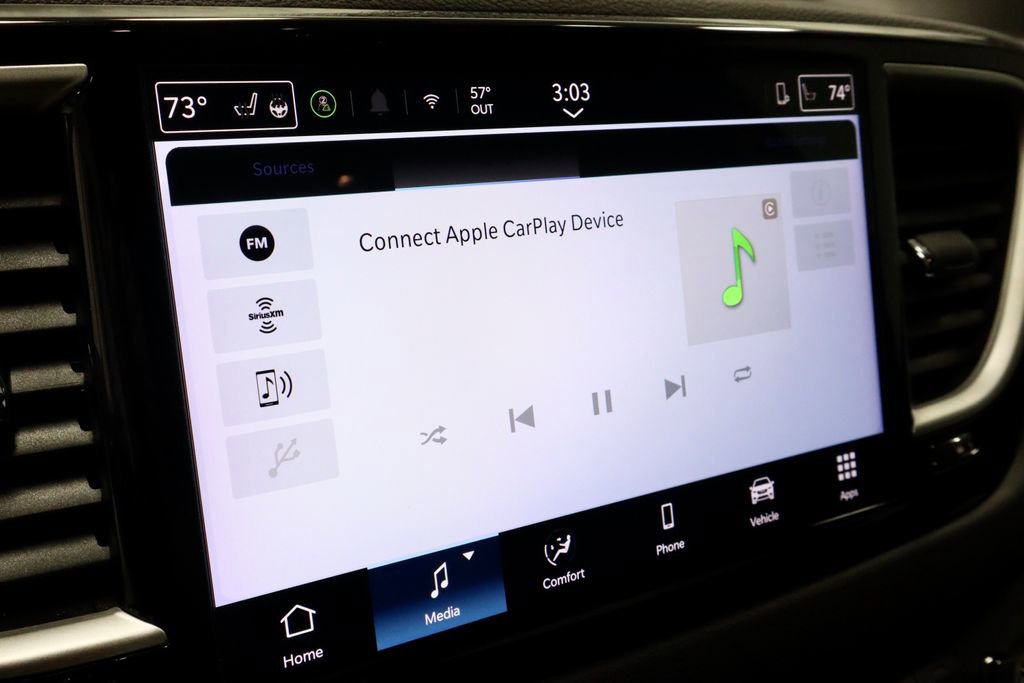 Used 2025 Chrysler Pacifica Select FWD image 3