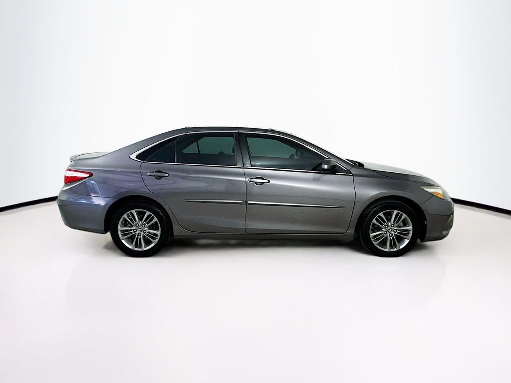Used 2017 Toyota Camry SE w/ Moonroof Package FWD image 9