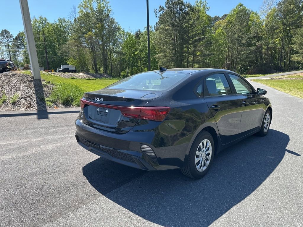 Used 2022 Kia Forte Sedan FWD image 5