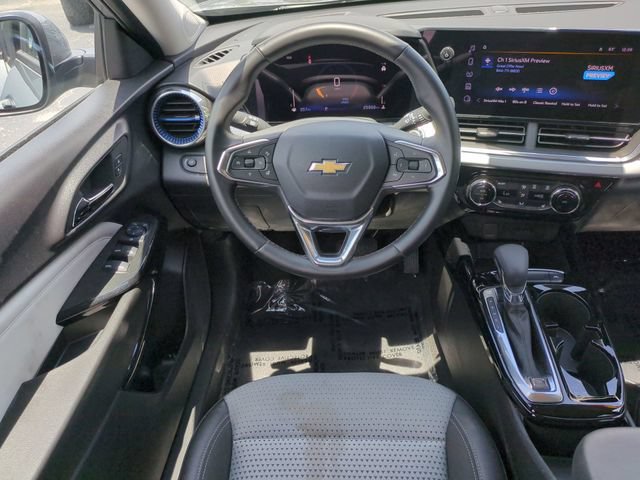 Used 2025 Chevrolet Trax LT w/ LT Convenience Package FWD image 17