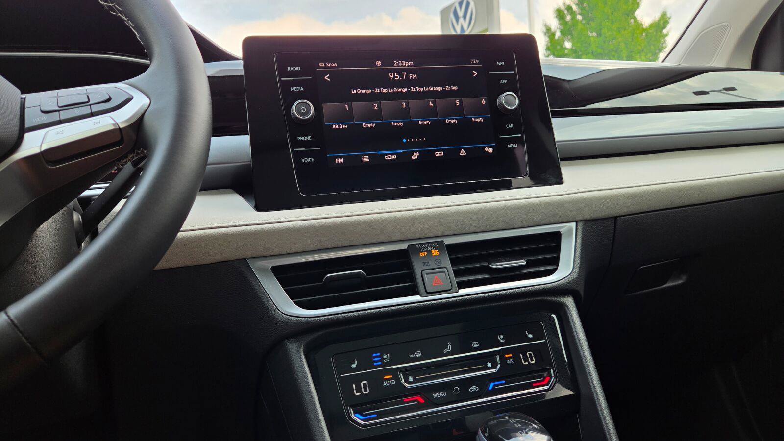 Certified 2025 Volkswagen Taos SEL AWD/4WD image 31