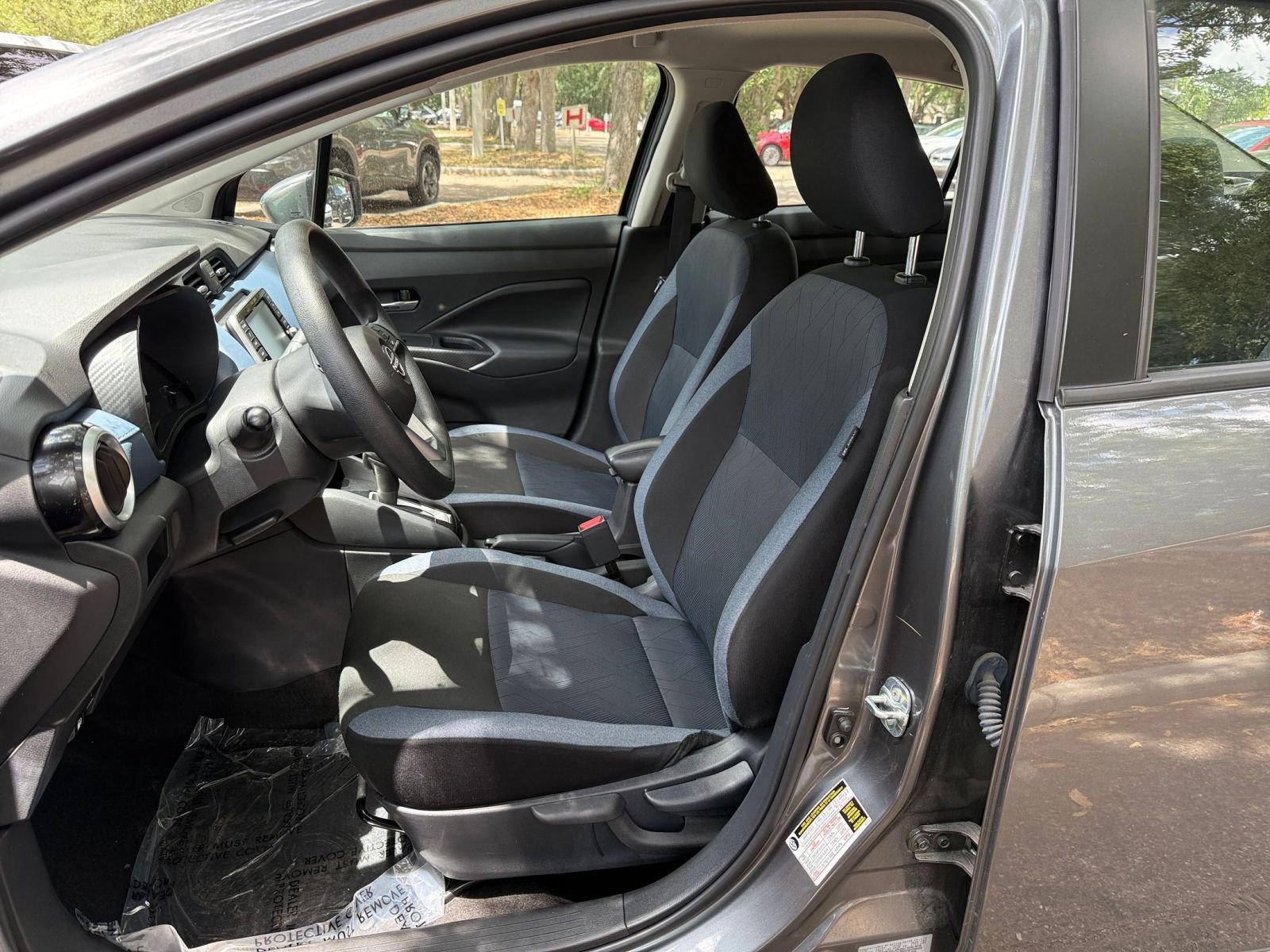 Used 2025 Nissan Versa SV FWD image 33