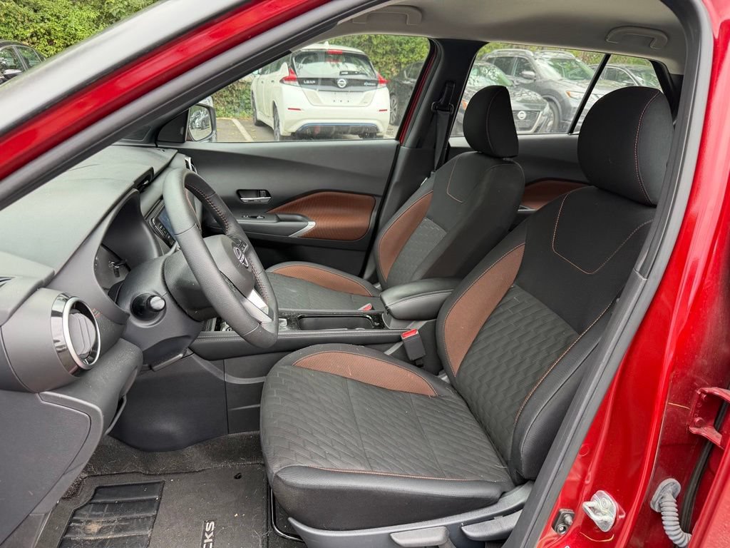 Used 2023 Nissan Kicks SR FWD image 6