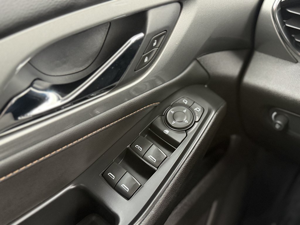 Used 2021 Chevrolet Traverse LT AWD/4WD image 9