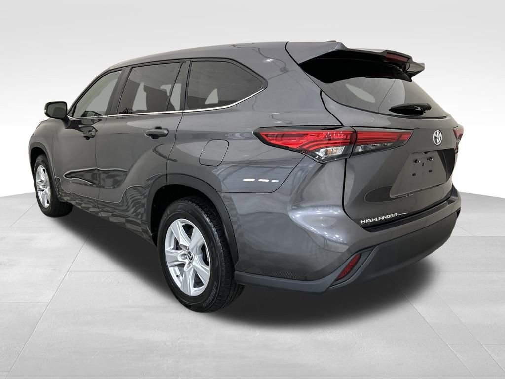 Used 2023 Toyota Highlander L video 3