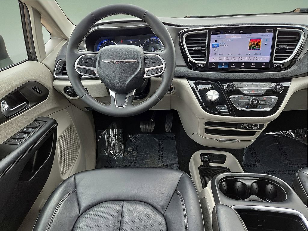 Used 2023 Chrysler Pacifica Touring-L FWD image 20