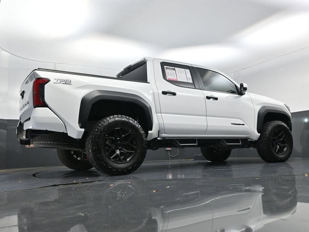 Used 2024 Toyota Tacoma TRD Off-Road AWD/4WD image 18