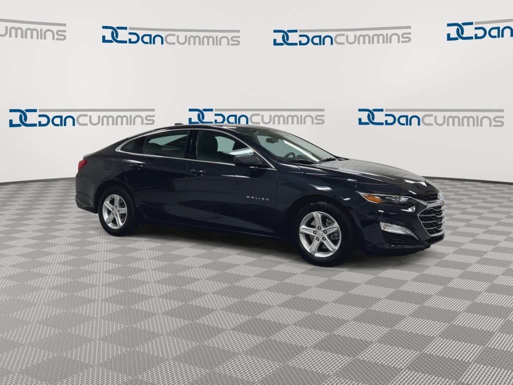Used 2022 Chevrolet Malibu LS FWD image 2