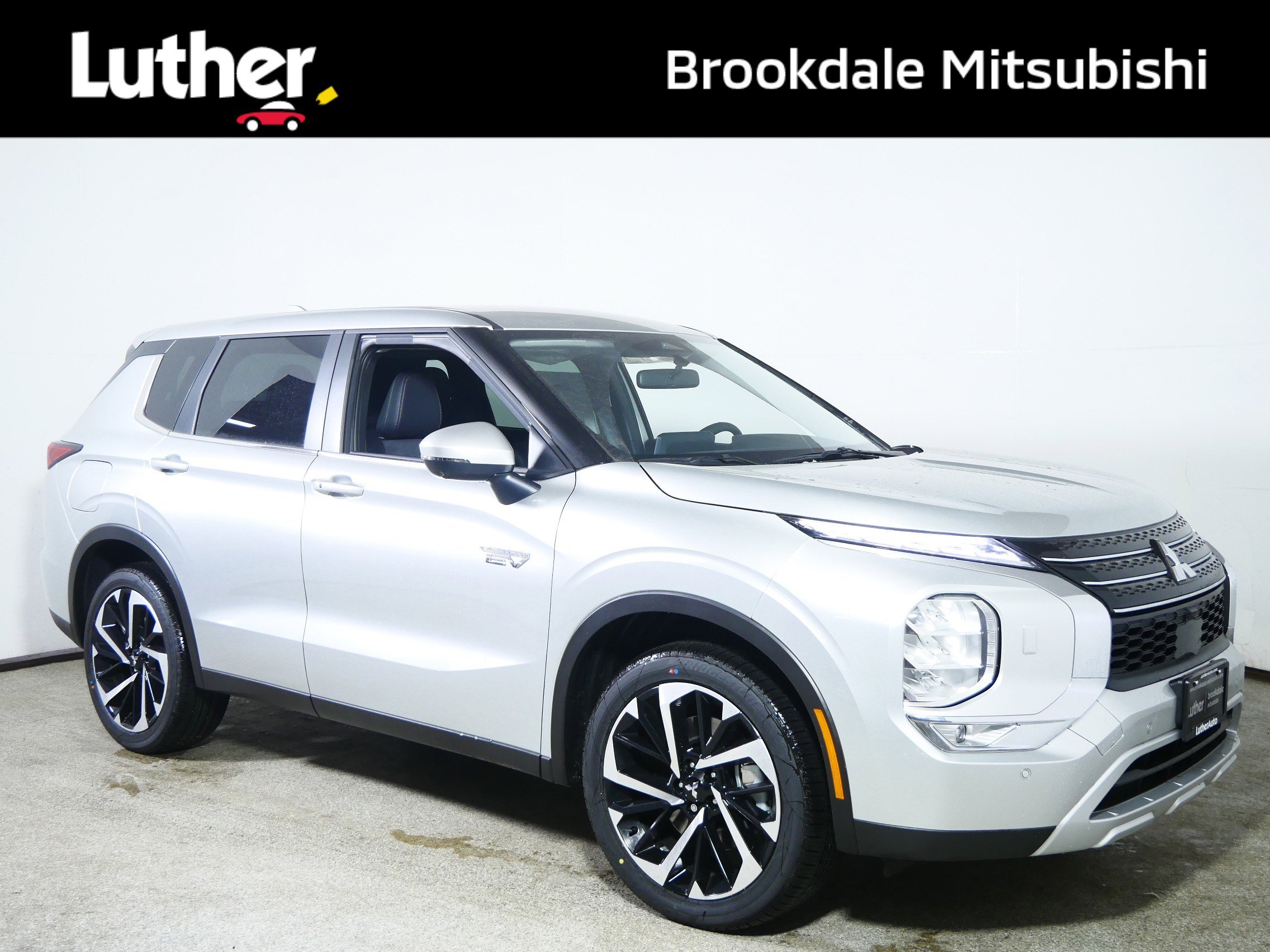 New 2025 Mitsubishi Outlander SE image 1