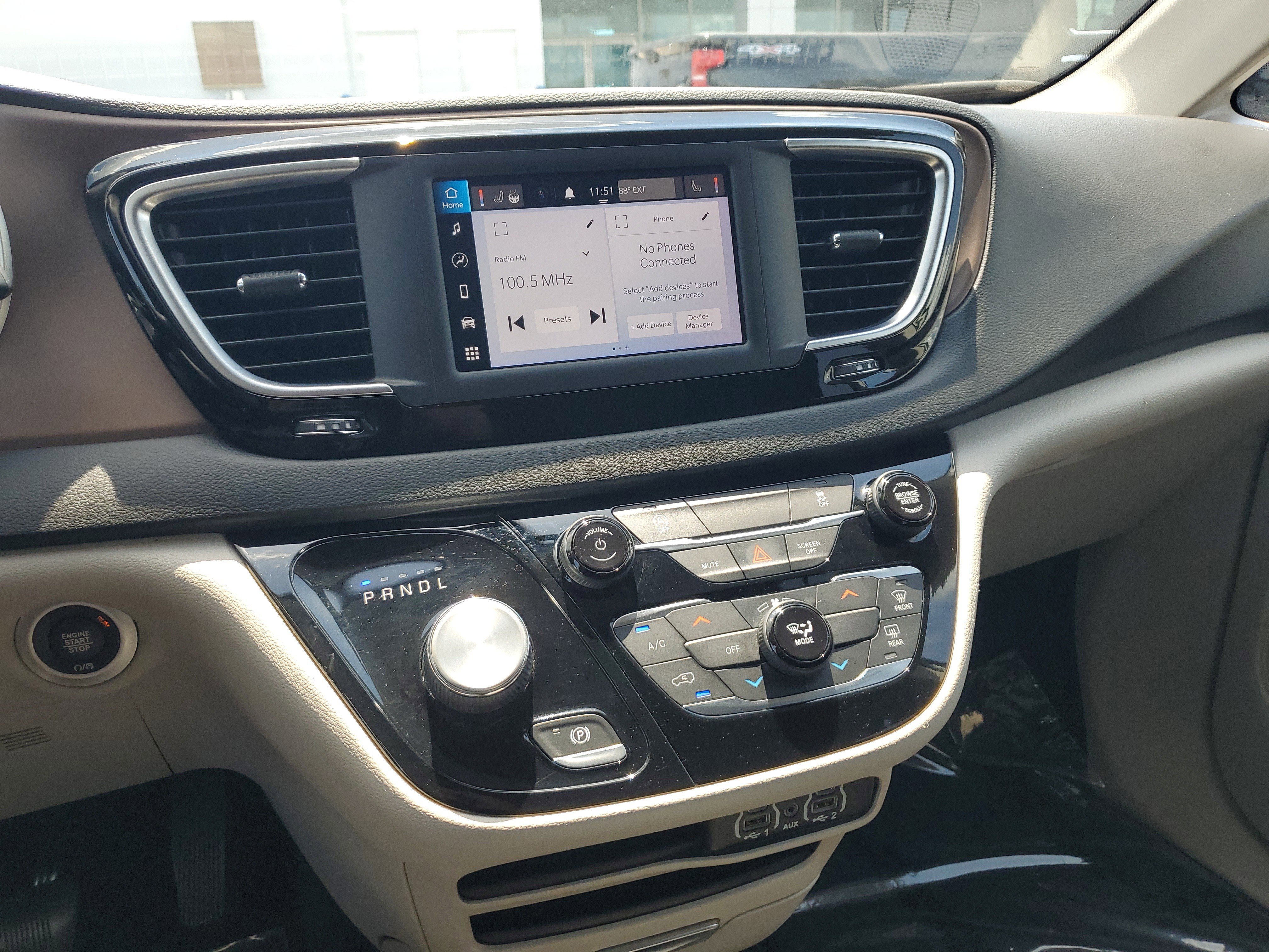 Used 2022 Chrysler Voyager LX image 25