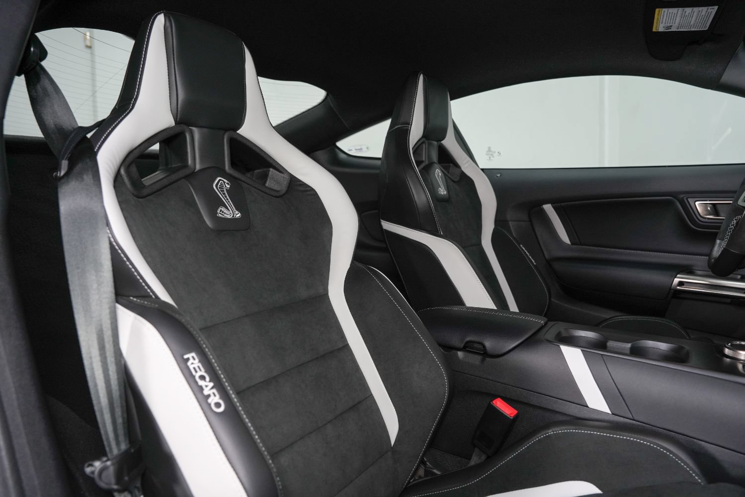 Used 2022 Ford Mustang Shelby GT500 w/ Carbon Fiber Track Pack RWD image 28