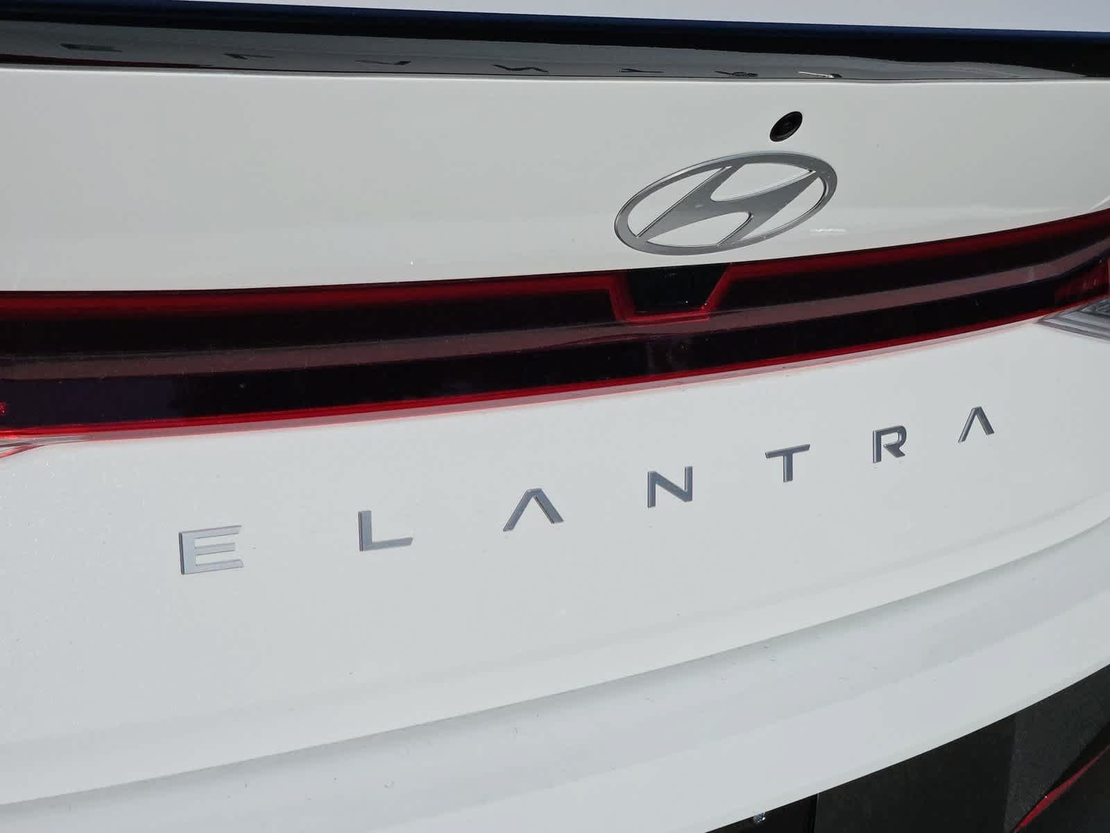New 2026 Hyundai Elantra SEL Sport FWD image 11