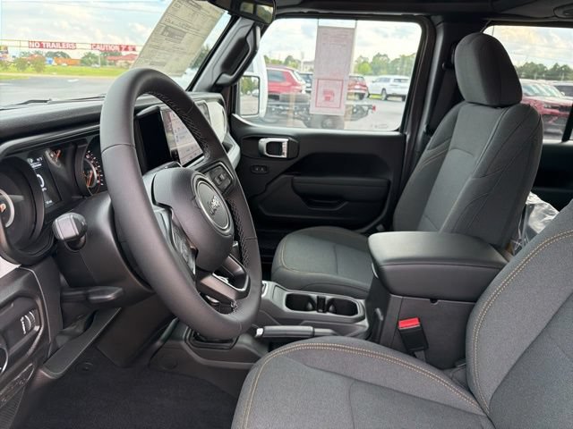 Used 2025 Jeep Gladiator Sport AWD/4WD image 8