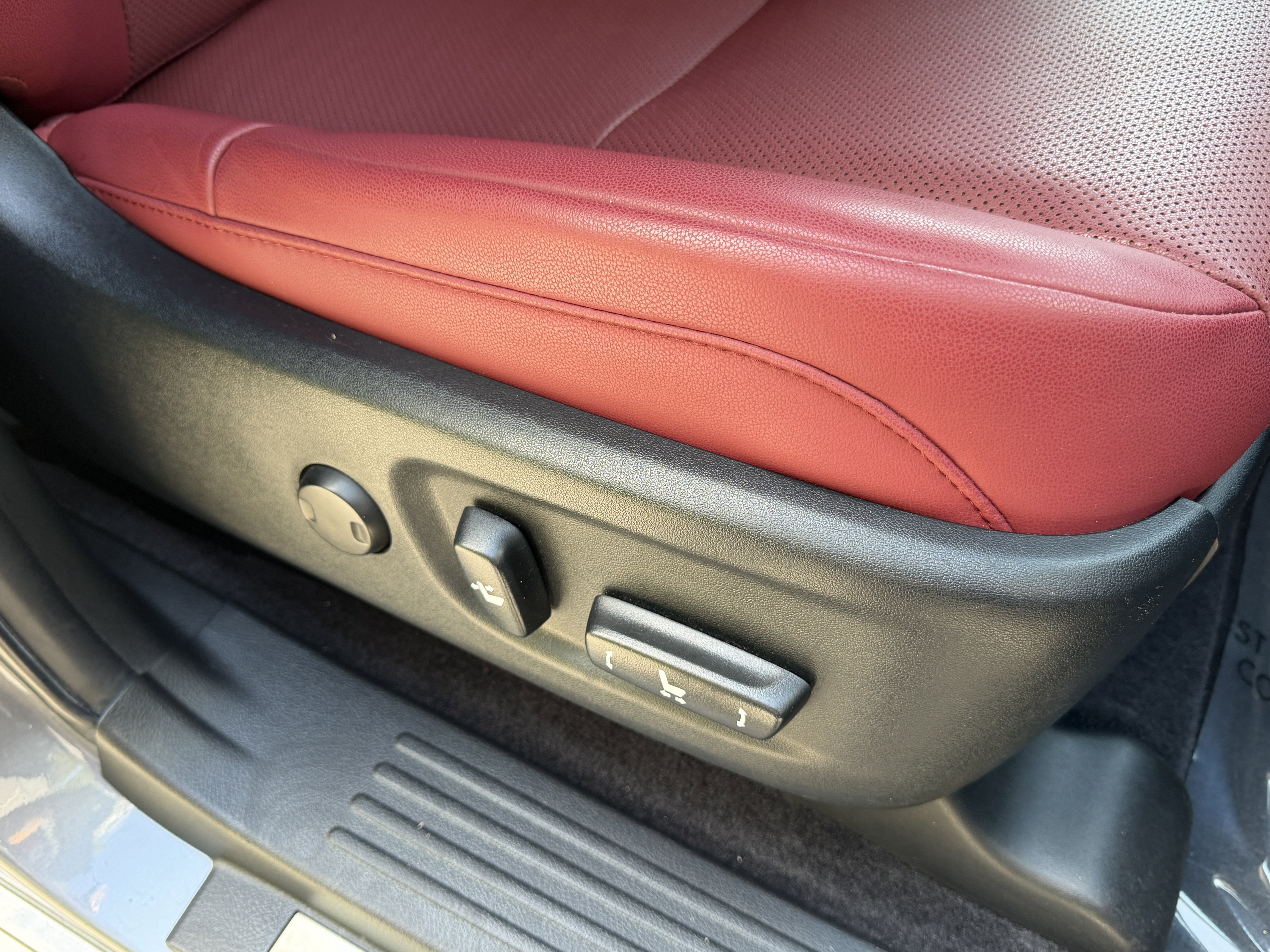 Used 2020 Lexus GX 460 Premium w/ Premium Package image 23