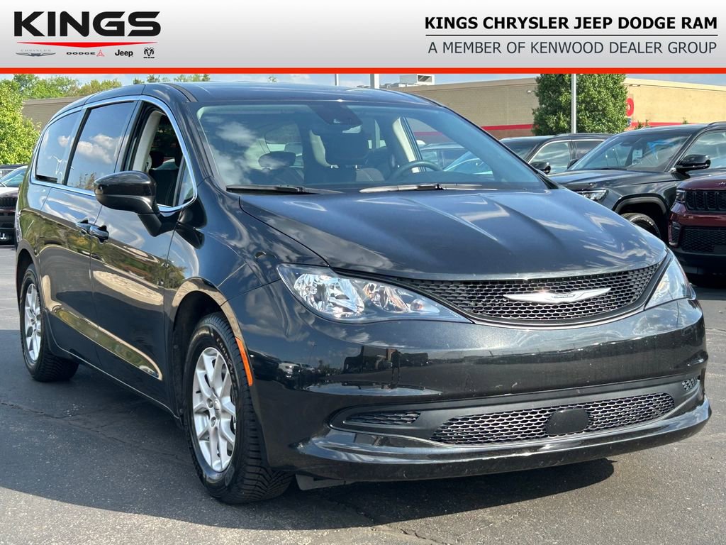 Used 2023 Chrysler Voyager LX FWD image 1