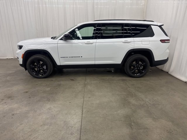 New 2025 Jeep Grand Cherokee L Altitude image 32