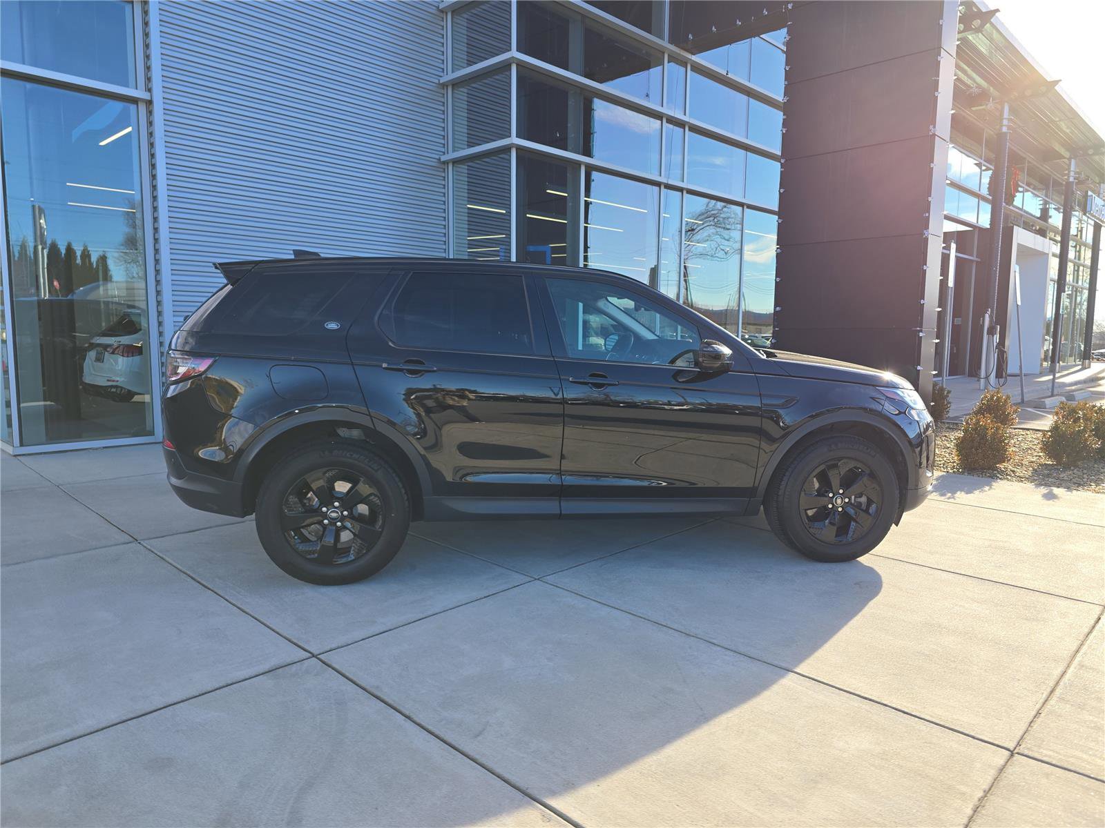 Used 2023 Land Rover Discovery Sport S image 2