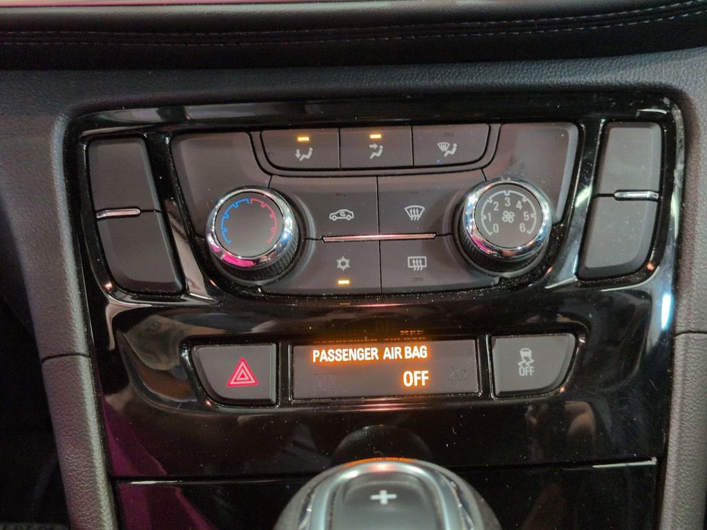 Used 2022 Buick Encore Preferred AWD/4WD image 18