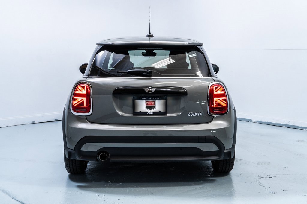 Used 2022 MINI Cooper 2-Door Hardtop image 6