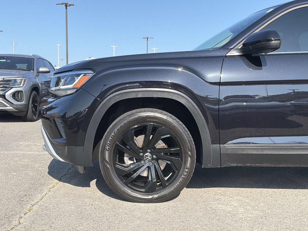 Used 2023 Volkswagen Atlas SE w/ Panoramic Sunroof Package FWD image 9