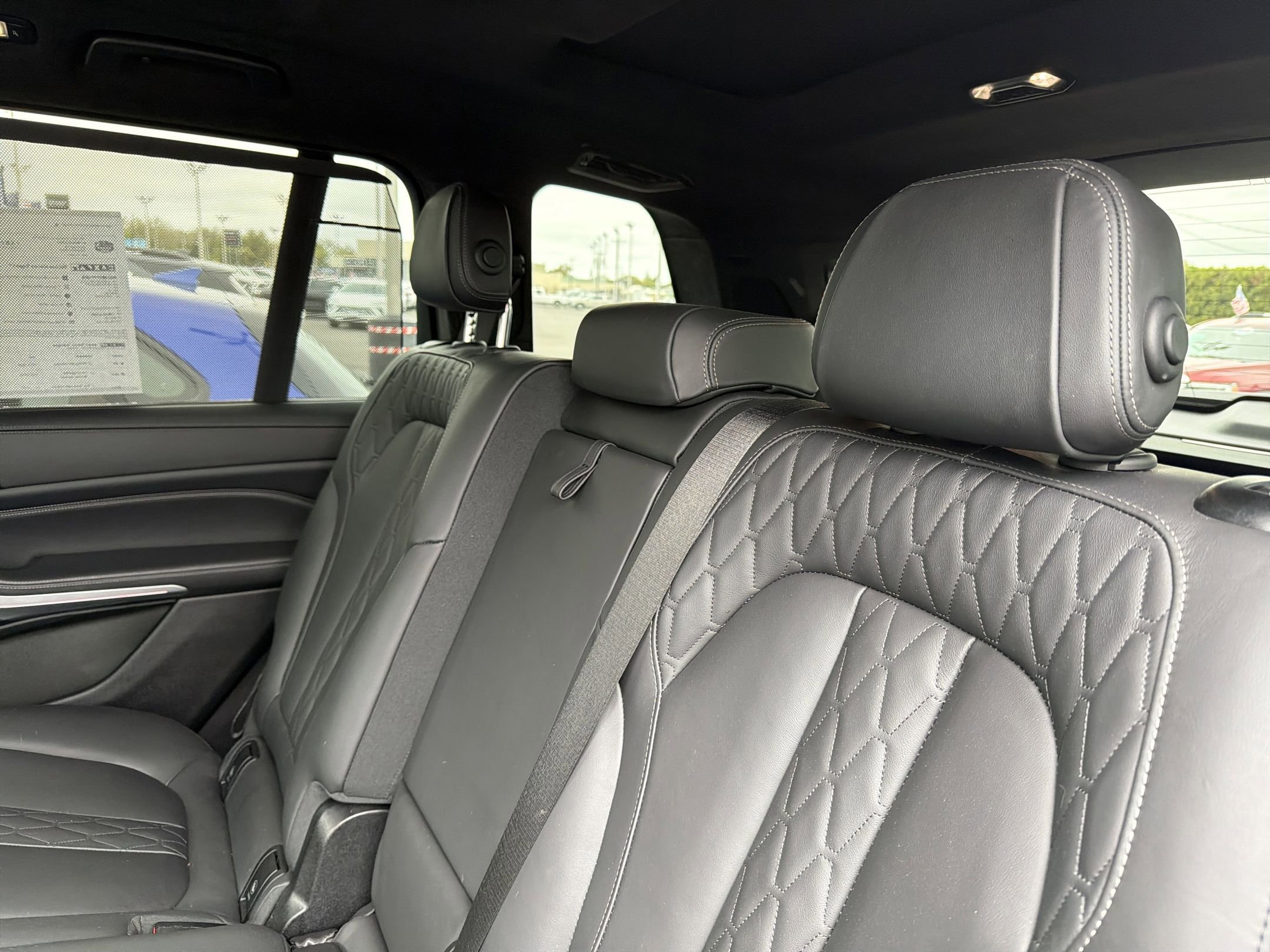 Used 2022 BMW X7 M50i w/ Cold Weather Package image 21