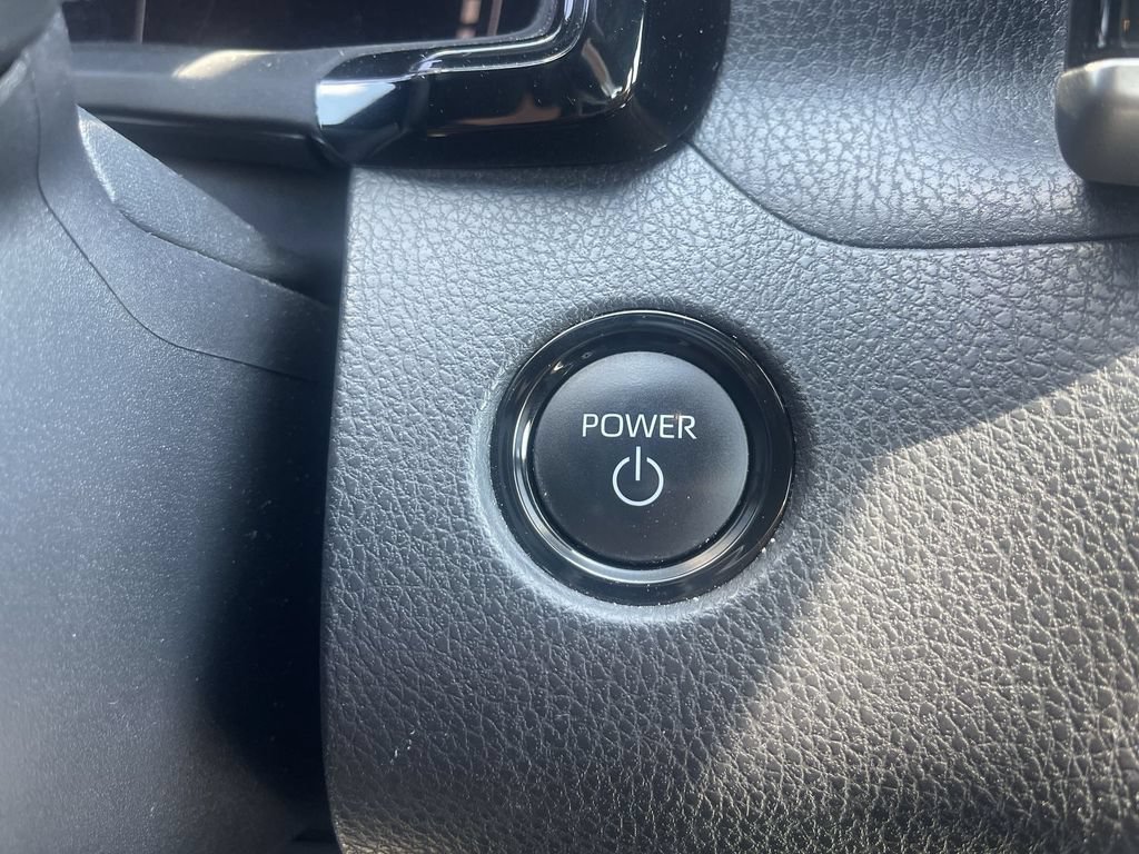 Used 2025 Toyota Camry SE FWD image 14