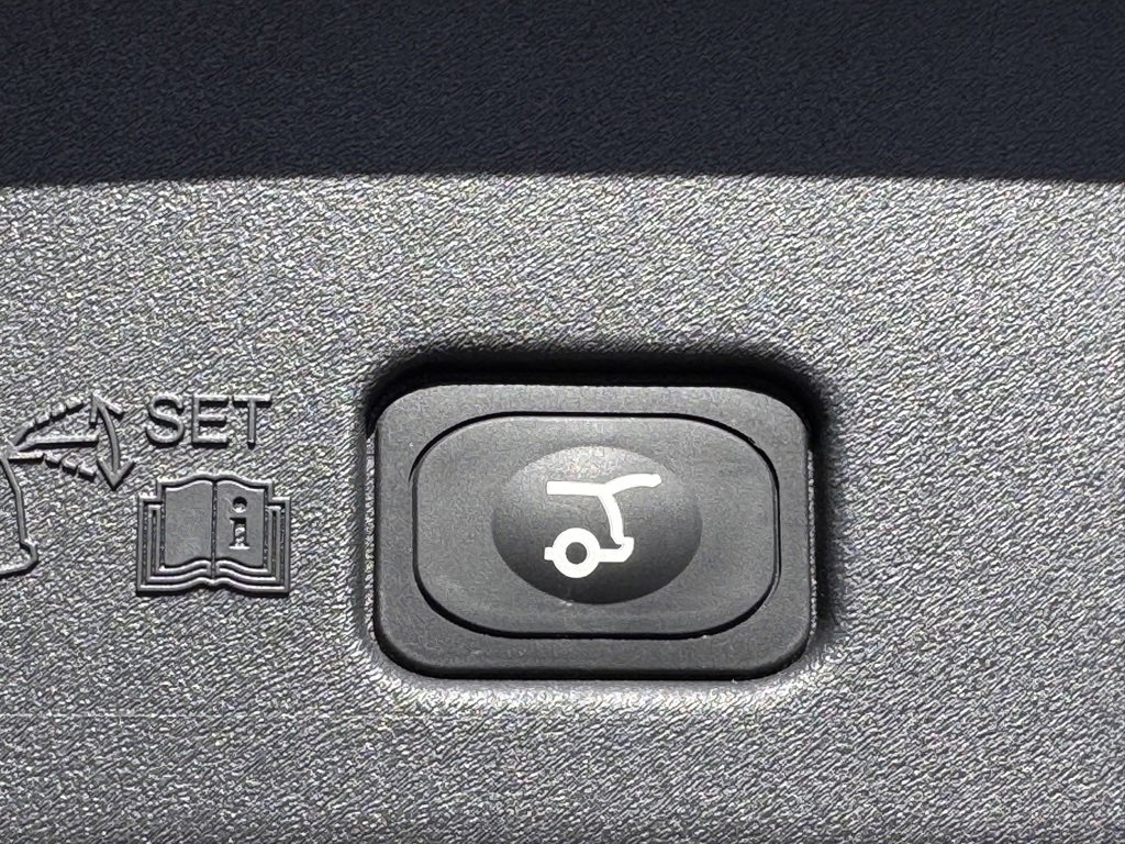 Used 2025 Lincoln Nautilus Premier w/ Jet Appearance Package image 14