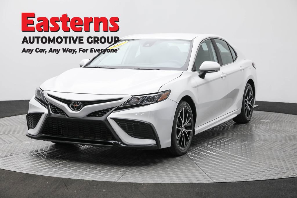 Used 2024 Toyota Camry SE FWD image 1