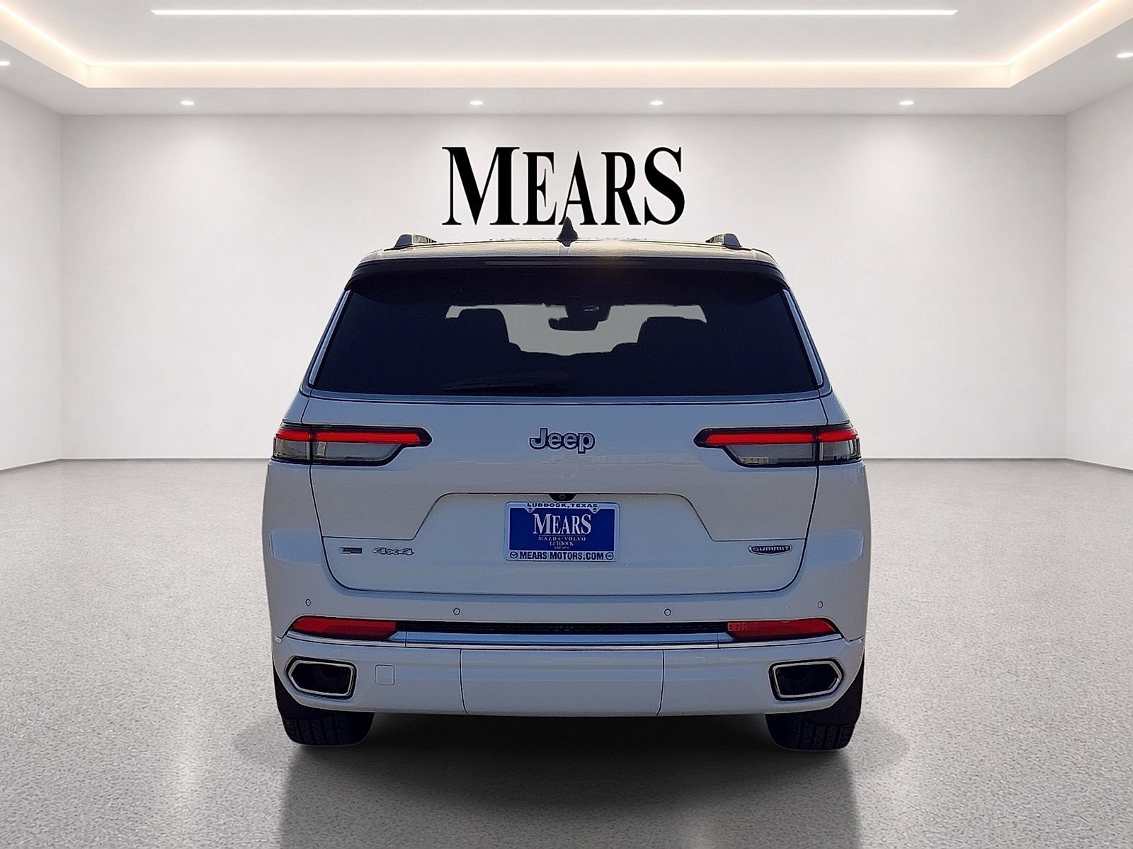 Used 2023 Jeep Grand Cherokee L Summit w/ MOPAR Finishing Package AWD/4WD image 4