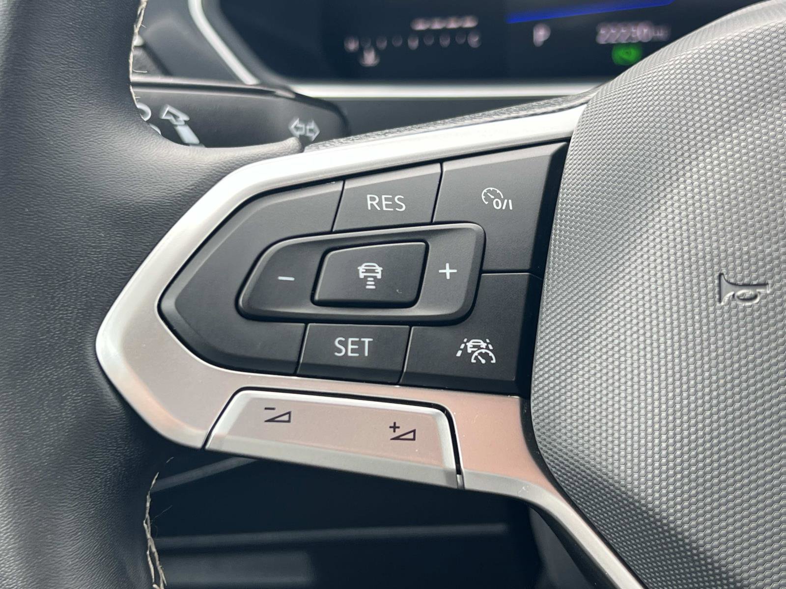 Certified 2023 Volkswagen Tiguan SE image 9