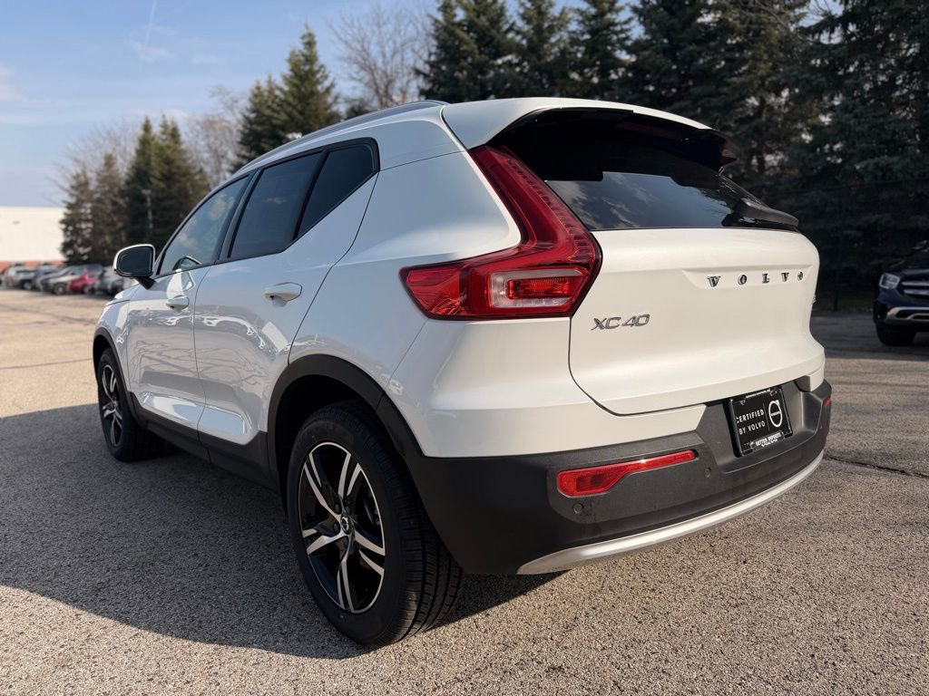 Used 2023 Volvo XC40 B5 Core w/ Convenience Package image 4