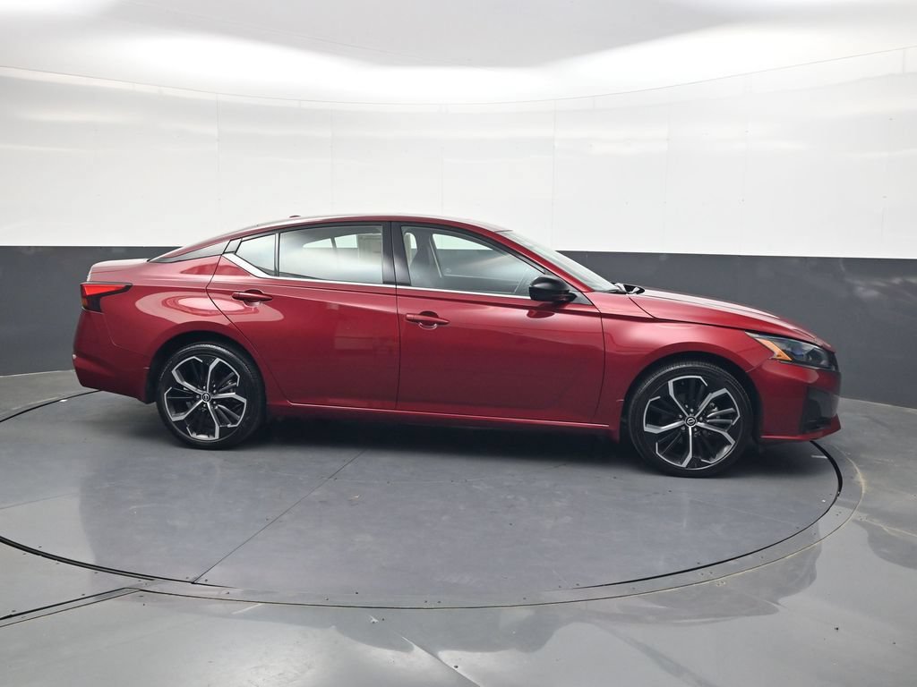 Used 2024 Nissan Altima 2.5 SR w/ SR Premium Package AWD/4WD image 4