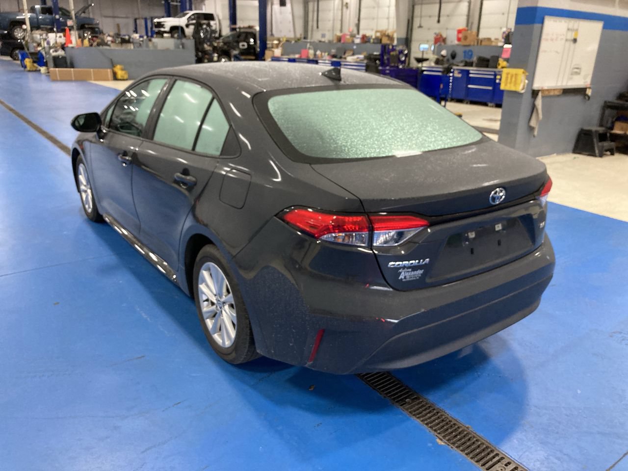 Used 2023 Toyota Corolla LE w/ LE Convenience Package FWD image 5