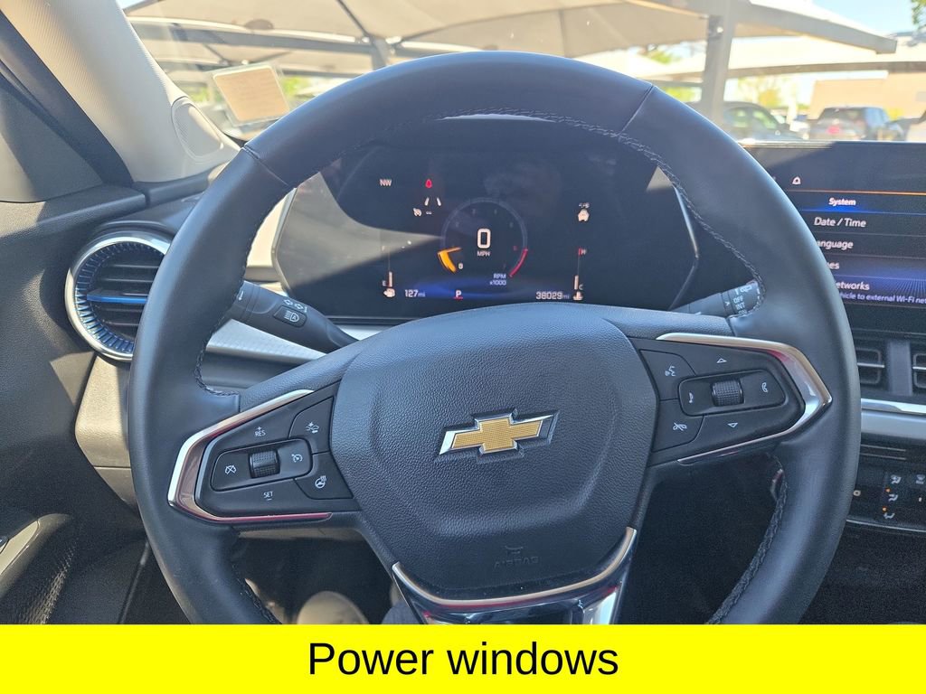 Used 2025 Chevrolet Trax LT w/ LT Convenience Package FWD image 18