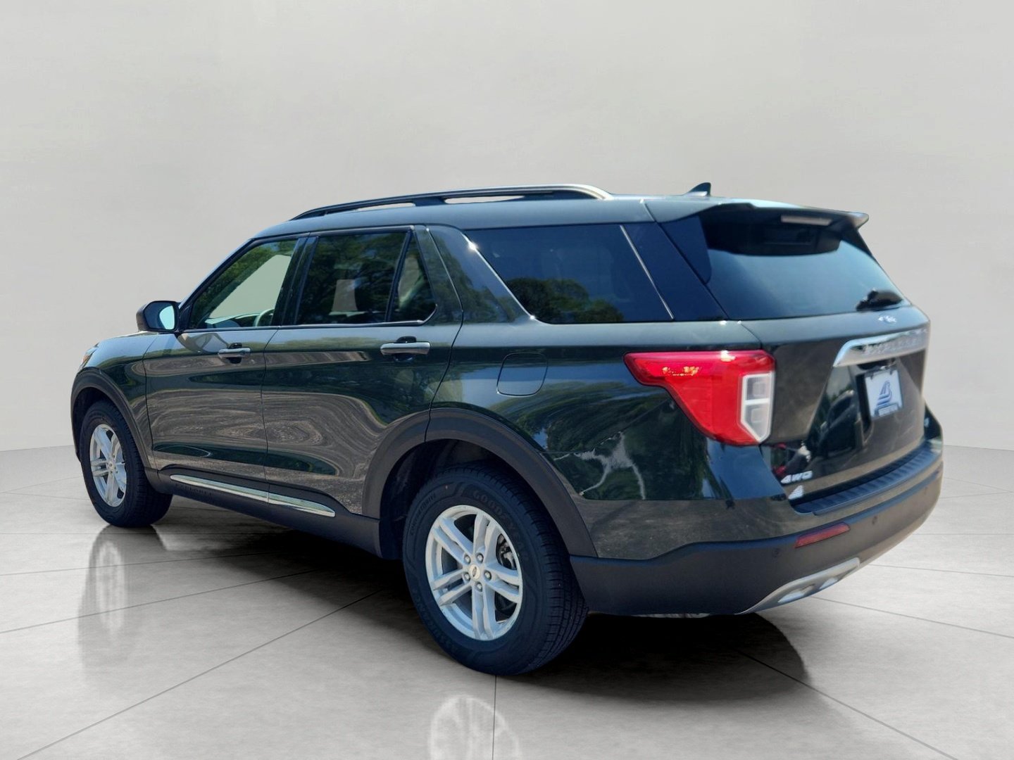 Used 2024 Ford Explorer XLT w/ Equipment Group 202A AWD/4WD image 11