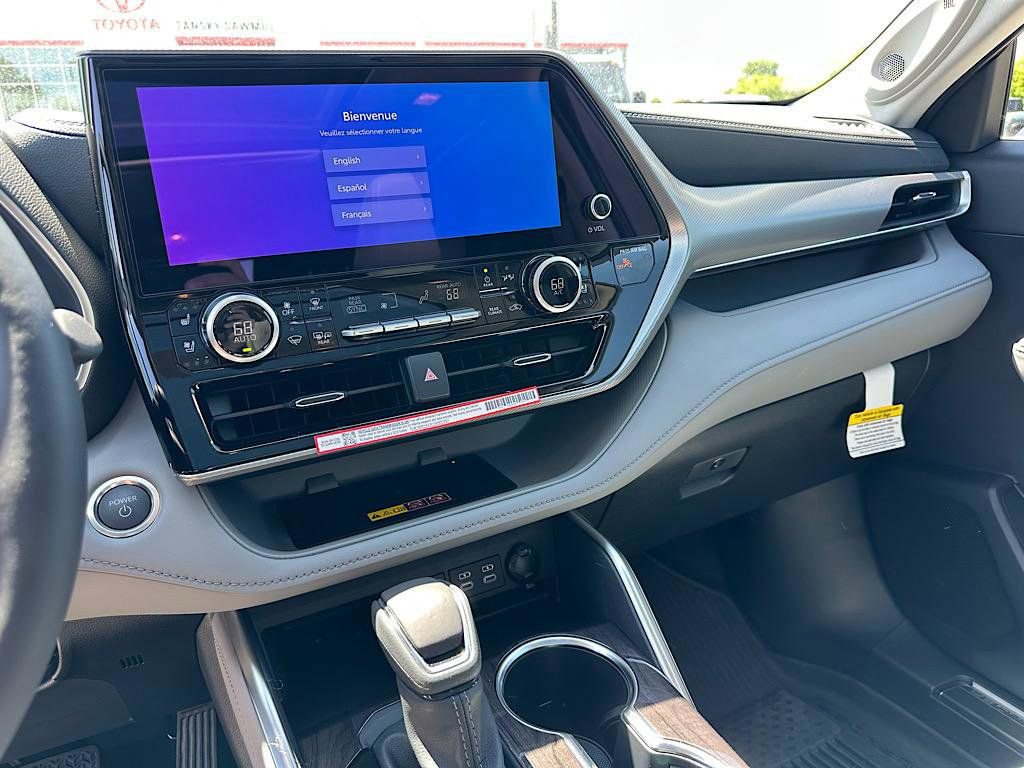 New 2026 Toyota Highlander Platinum AWD/4WD image 15