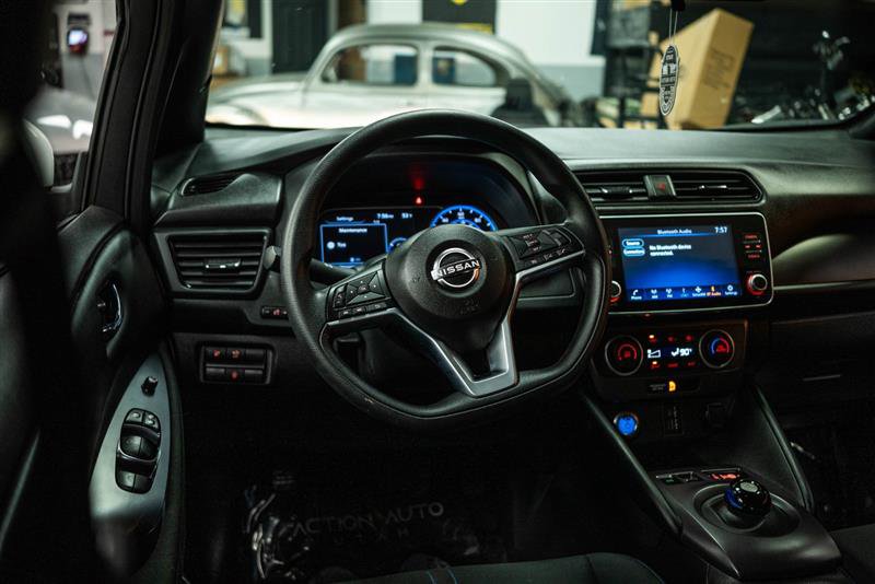 Used 2025 Nissan Leaf S image 14