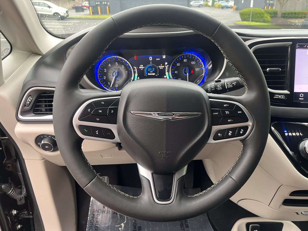 Used 2024 Chrysler Pacifica Touring-L FWD image 14