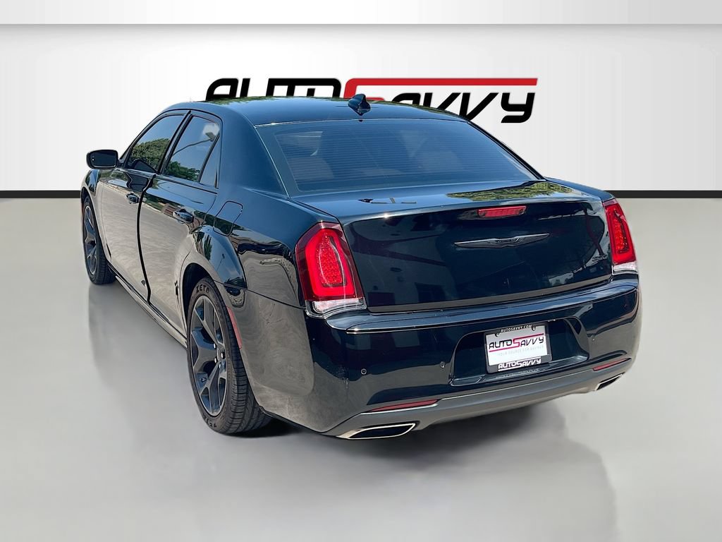 Used 2022 Chrysler 300 Touring L w/ Comfort Group RWD image 5