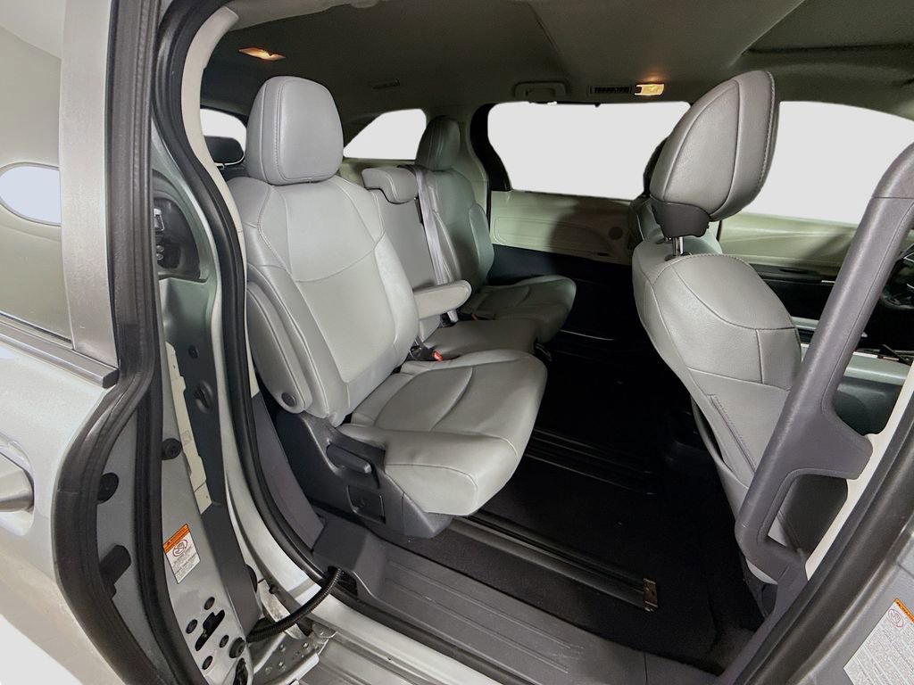 Certified 2024 Toyota Sienna XLE image 18