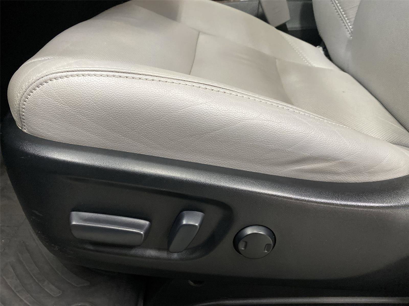 Used 2017 Toyota Sienna Limited Premium image 18