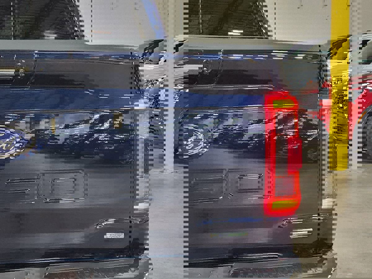 Used 2023 Ford F150 Lariat w/ Trailer Tow Package image 22