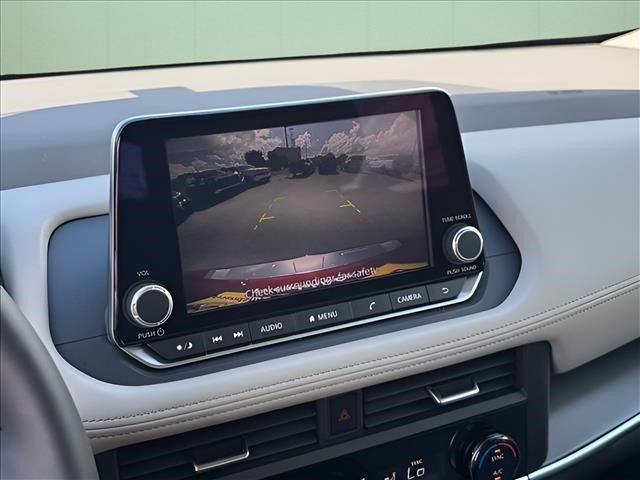 Used 2025 Nissan Rogue SV FWD image 29