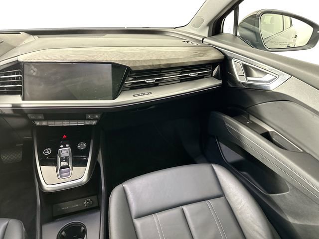 Used 2023 Audi Q4 e-tron Prestige image 27