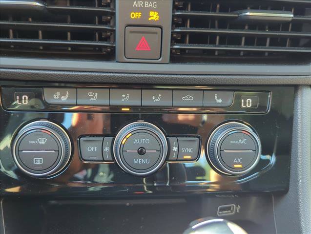 Used 2019 Volkswagen Jetta SE w/ Cold Weather Package FWD image 25